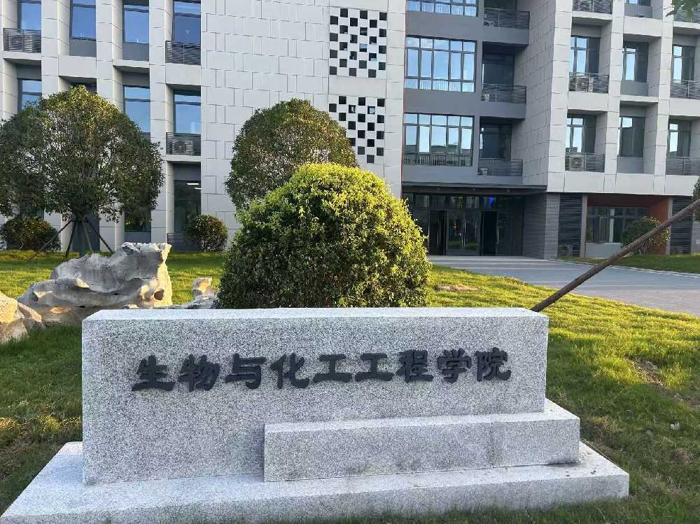 巫溪县扬州职业大学体育场高杆灯项目